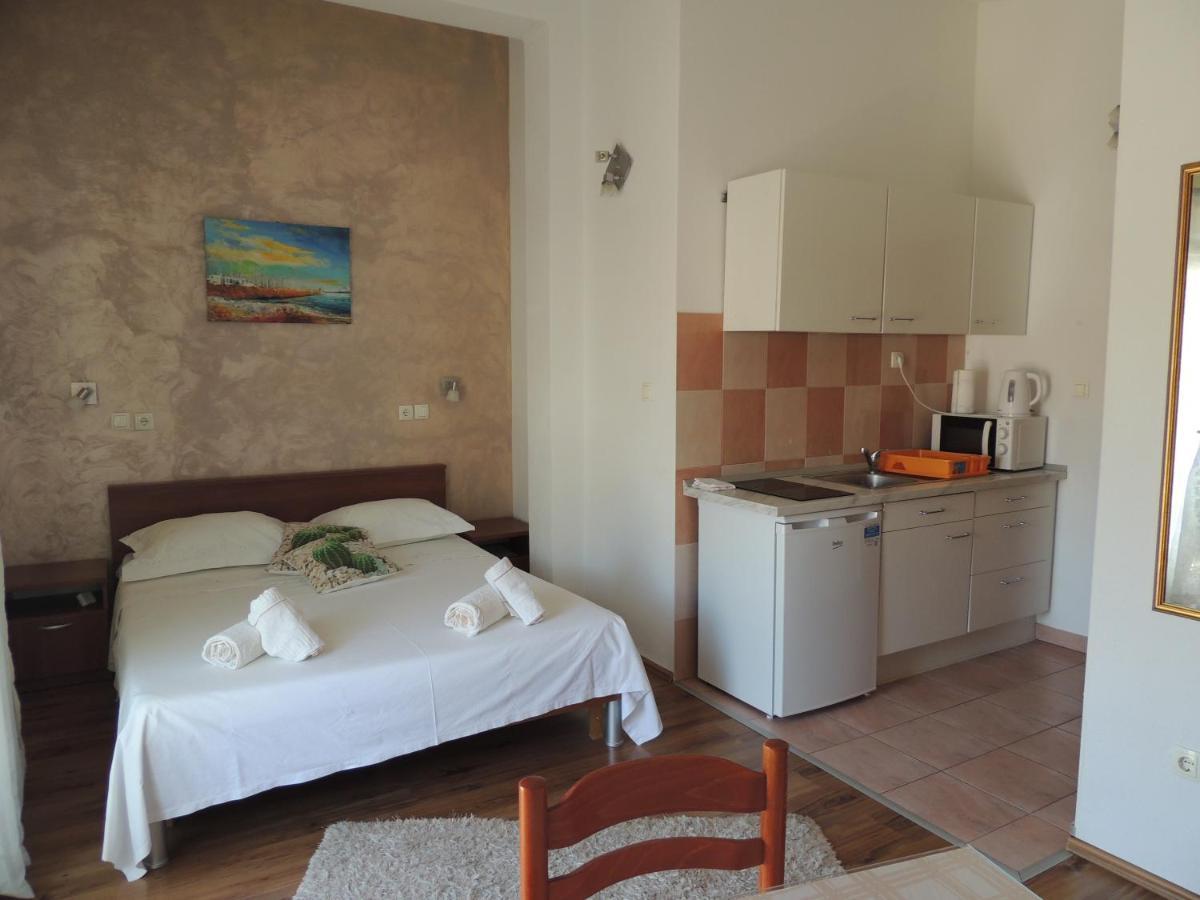 Apartments Nika Подстрана Экстерьер фото